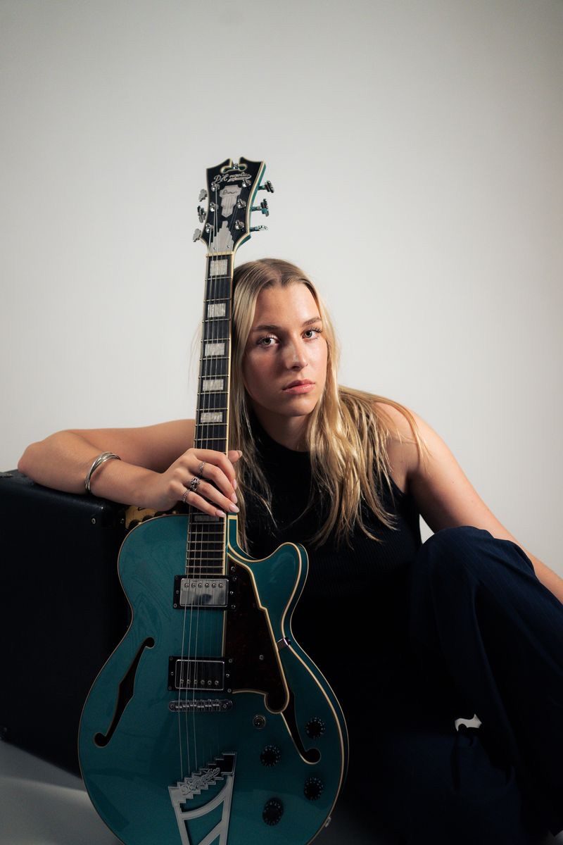 Jessica B, private party singer in London